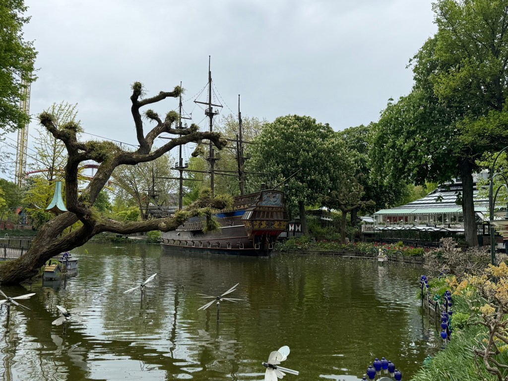 pirate ship inside tivoli
